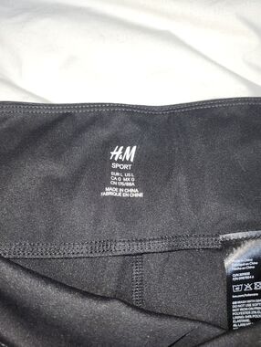 H&M black high-waist leggings